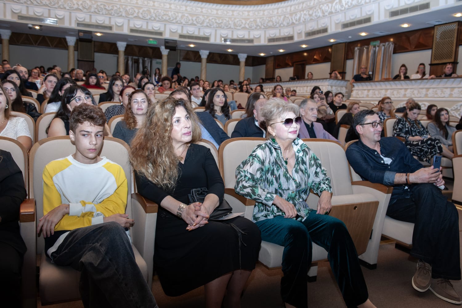 "Ревизор" в память о Рафаэле Дадашове: в Баку почтили память актера (ФОТО)