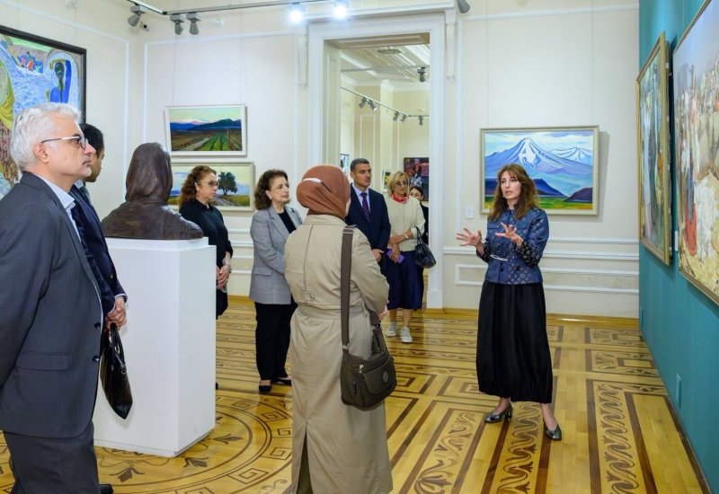 Участники проекта "Азербайджанская культура для глобальных послов" посетили Национальный музей искусств (ФОТО)