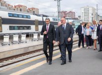 Министр транспорта Чехии посетил Бакинский железнодорожный вокзал (ФОТО)