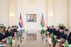 Состоялась встреча Президента Ильхама Алиева с Премьер-министром Камбоджи в расширенном составе (ФОТО)