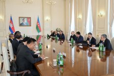 Состоялась встреча Президента Ильхама Алиева с Премьер-министром Камбоджи в расширенном составе (ФОТО)