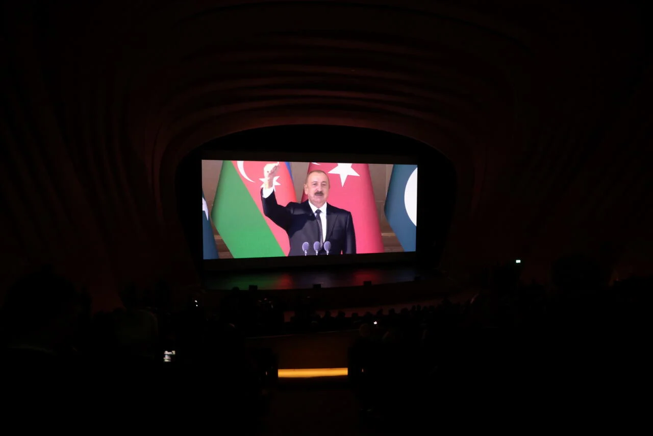 В Центре Гейдара Алиева состоялась премьера масштабного исторического художественного фильма "44" - слезы, гордость, нескончаемые овации (ФОТО)