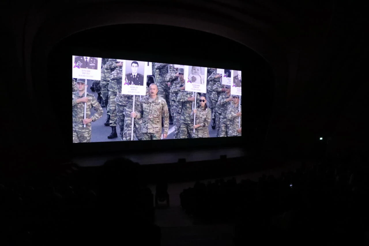 В Центре Гейдара Алиева состоялась премьера масштабного исторического художественного фильма "44" - слезы, гордость, нескончаемые овации (ФОТО)