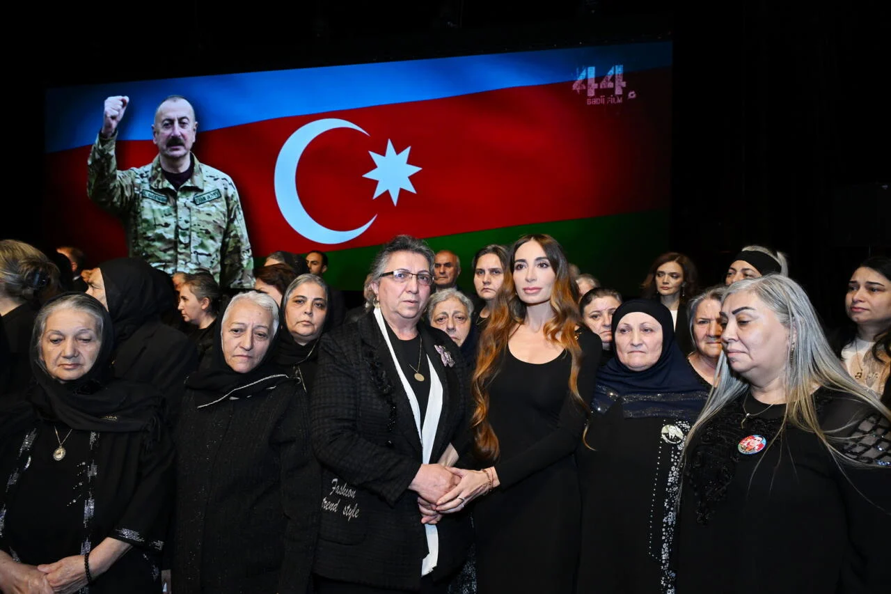 В Центре Гейдара Алиева состоялась премьера масштабного исторического художественного фильма "44" - слезы, гордость, нескончаемые овации (ФОТО)