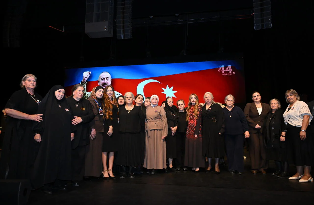 В Центре Гейдара Алиева состоялась премьера масштабного исторического художественного фильма "44" - слезы, гордость, нескончаемые овации (ФОТО)