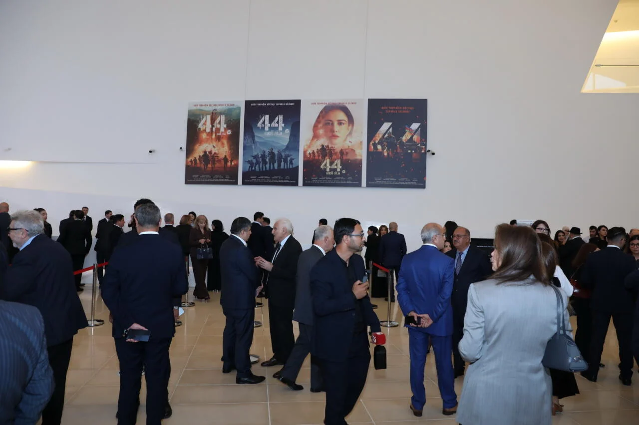 В Центре Гейдара Алиева состоялась премьера масштабного исторического художественного фильма "44" - слезы, гордость, нескончаемые овации (ФОТО)