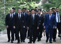 Президент Лаоса посетил Аллею почетного захоронения в Баку (ФОТО)