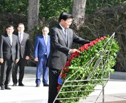 Президент Лаоса посетил Аллею почетного захоронения в Баку (ФОТО)