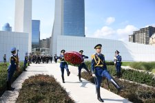 Президент Лаоса посетил Парк Победы в Баку (ФОТО)