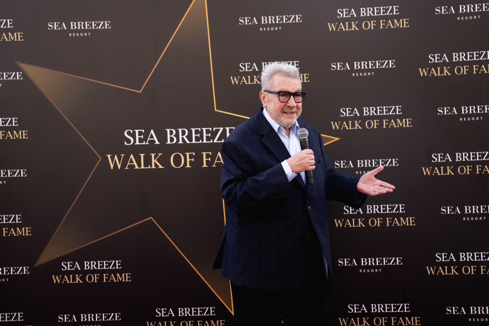 Звезда, которая всегда будет светить над Баку: Юлий Гусман на Sea Breeze Walk of Fame (ФОТО)