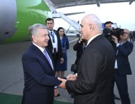 Президент Узбекистана прибыл с визитом в Азербайджан (ФОТО)