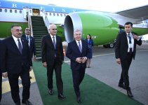 Президент Узбекистана прибыл с визитом в Азербайджан (ФОТО)
