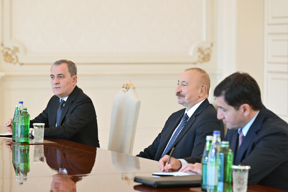 Президент Ильхам Алиев принял министра иностранных дел, трудоустройства за рубежом и туризма Шри-Ланки (ФОТО/ВИДЕО)