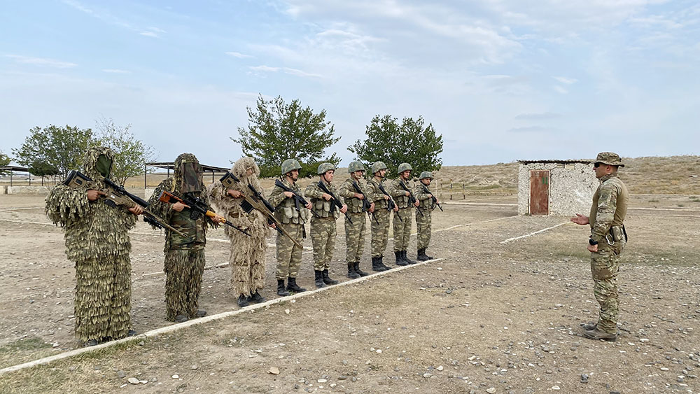 В Азербайджане продолжаются учебные сборы с военнообязанными (ФОТО)