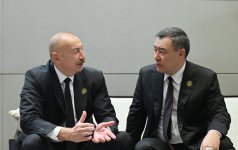 Президент Ильхам Алиев и Садыр Жапаров провели неформальную беседу в рамках саммита СВМДА (ФОТО)
