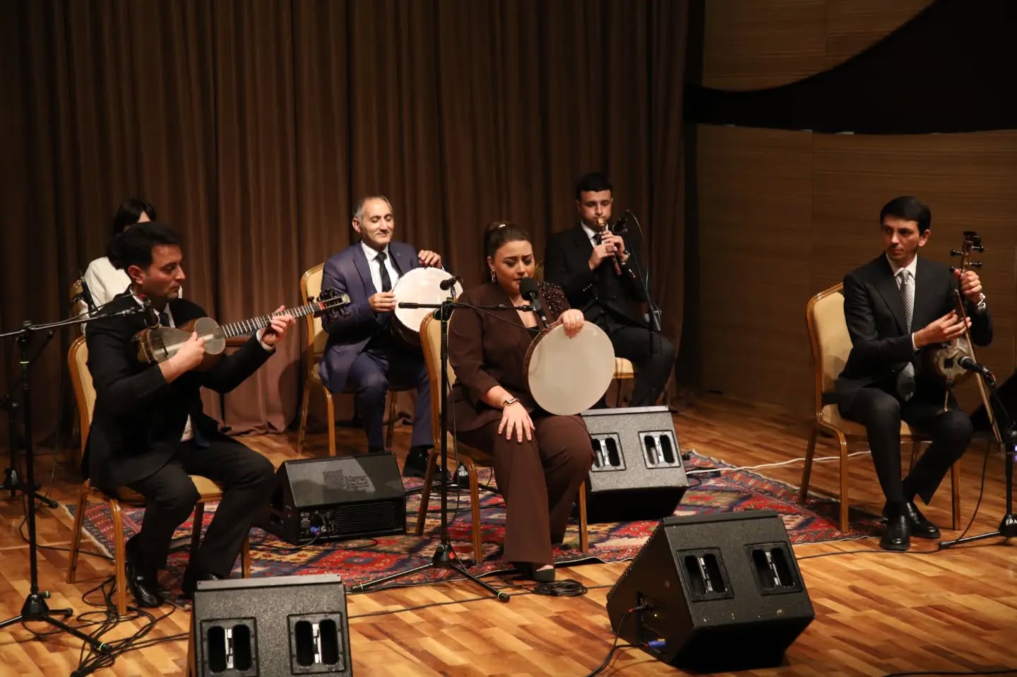 Вечер в Баку: с оттенками чувств, которые каждый воспринимает по-своему (ФОТО)
