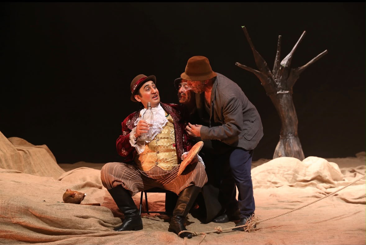 В ожидании надежды: в Баку состоялась премьера спектакля по пьесе Беккета (ФОТО)