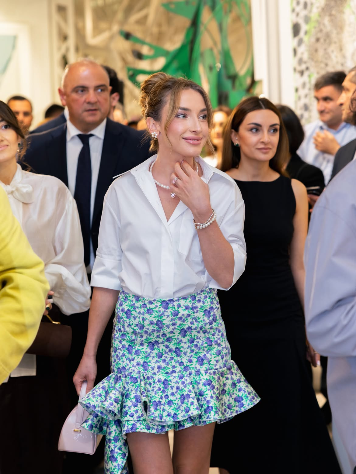 Алена Алиева поделилась кадрами с выставки Анара Гусейнзаде «О» (ФОТО)