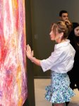 Алена Алиева поделилась кадрами с выставки Анара Гусейнзаде «О» (ФОТО)