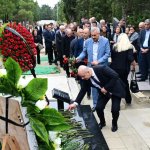 В Баку на II Аллее почетного захоронения состоялось открытие надгробного памятника Рамизу Гулиеву (ФОТО)