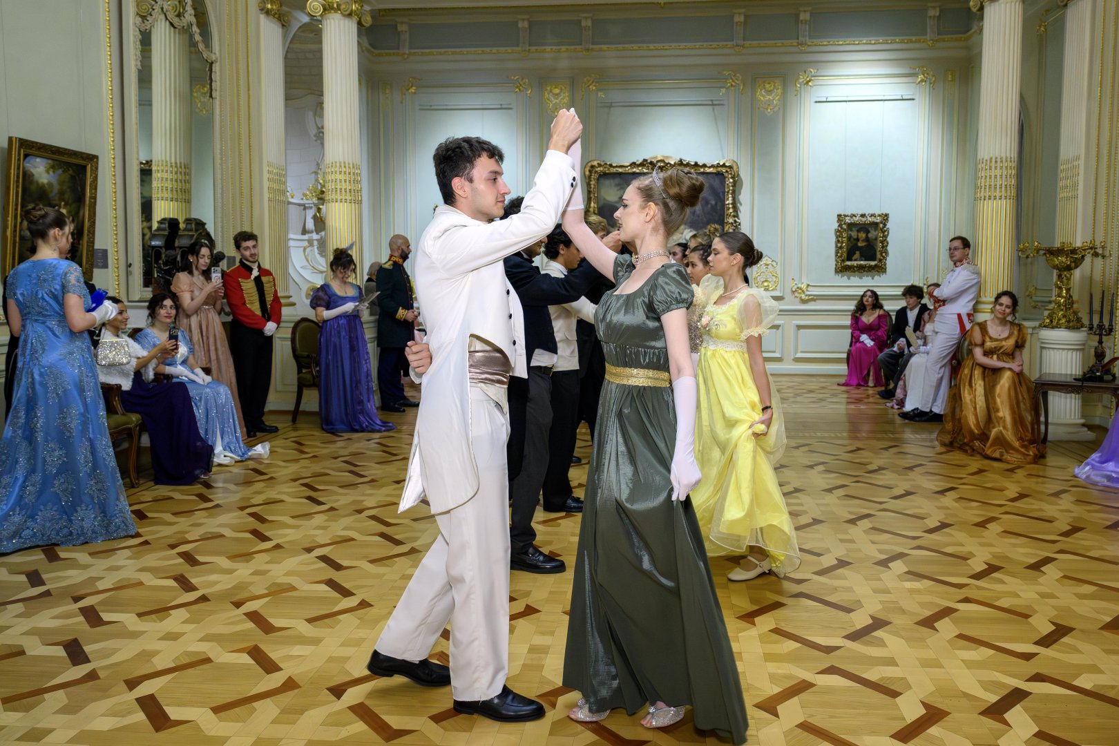 В Баку состоялся изысканный вечер "Бал XIX века" с утончённой культурой светских приёмов (ФОТО)