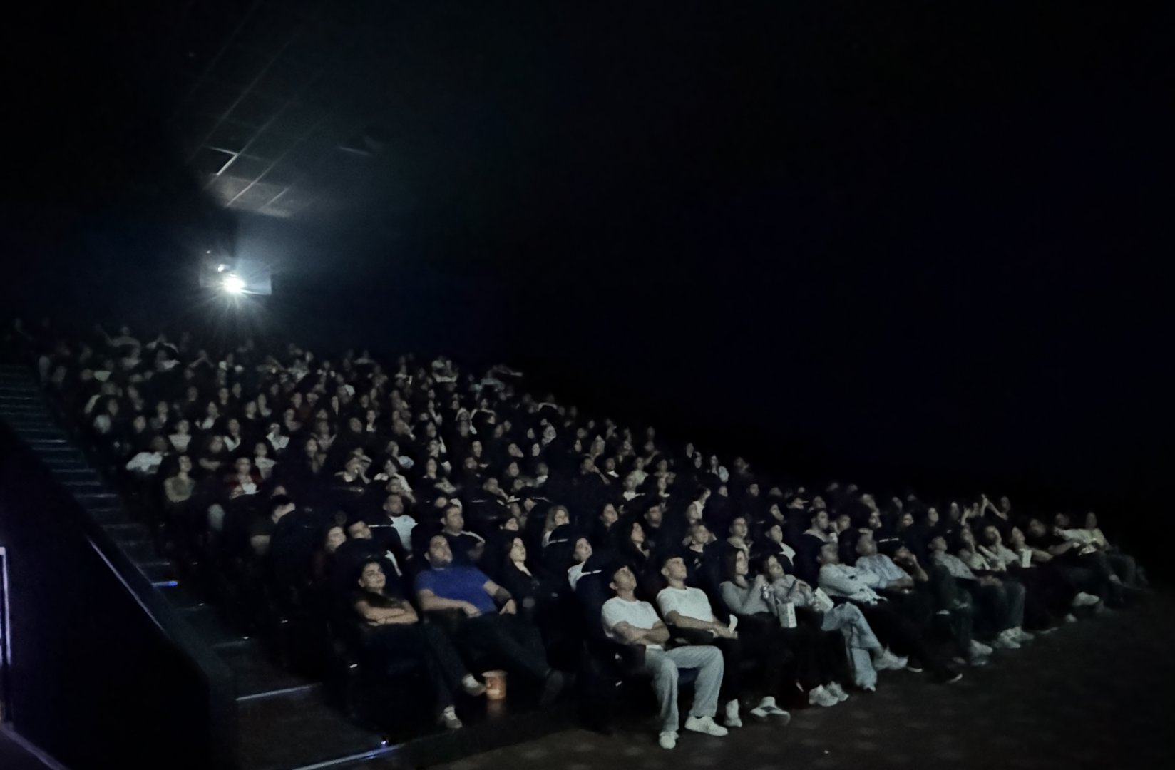 В кинотеатрах Азербайджана наблюдается большой интерес к масштабному художественному фильму "44" (ФОТО)