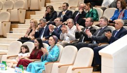 Лейла Алиева посмотрела в городе Аркадаг выступление легендарной национальной группы конных игр «Галкыныш» (ФОТО)