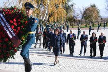 Сахиба Гафарова посетила дом-музей Чингиза Айтматова в Бишкеке (ФОТО)