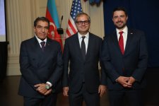 В Вашингтоне прошла выставка "Нефть и икона" по случаю 35-й годовщины восстановления независимости Азербайджана (ФОТО)