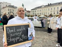 Семьи пропавших без вести азербайджанцев провели акцию протеста перед Европарламентом (ФОТО)