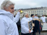 Семьи пропавших без вести азербайджанцев провели акцию протеста перед Европарламентом (ФОТО)