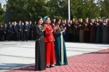 Вице-президент Фонда Гейдара Алиева Лейла Алиева приняла участие в открытии международной выставки искусств MAMA «Мать-природа» в Ашхабаде (ФОТО)