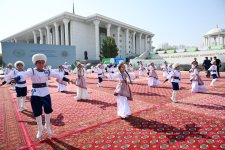 Вице-президент Фонда Гейдара Алиева Лейла Алиева приняла участие в открытии международной выставки искусств MAMA «Мать-природа» в Ашхабаде (ФОТО)