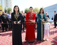 Вице-президент Фонда Гейдара Алиева Лейла Алиева приняла участие в открытии международной выставки искусств MAMA «Мать-природа» в Ашхабаде (ФОТО)