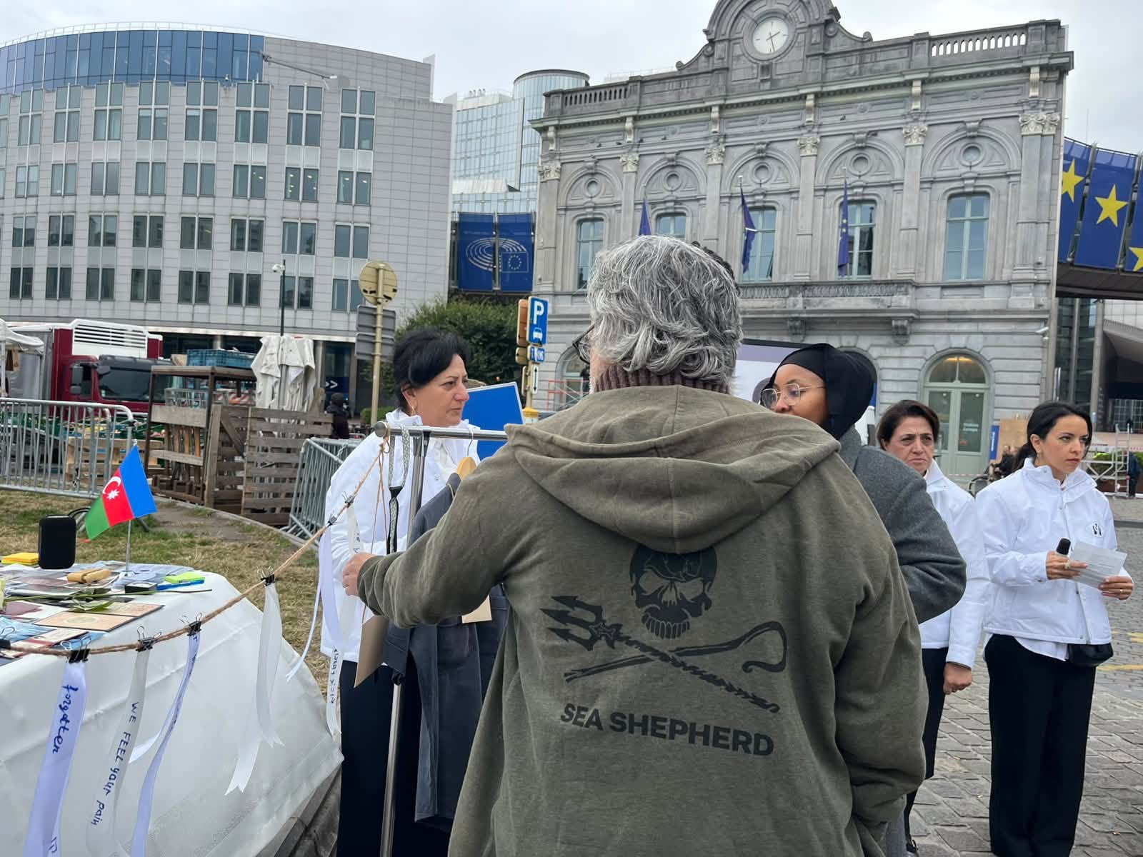 Семьи пропавших без вести азербайджанцев провели акцию протеста перед Европарламентом (ФОТО)