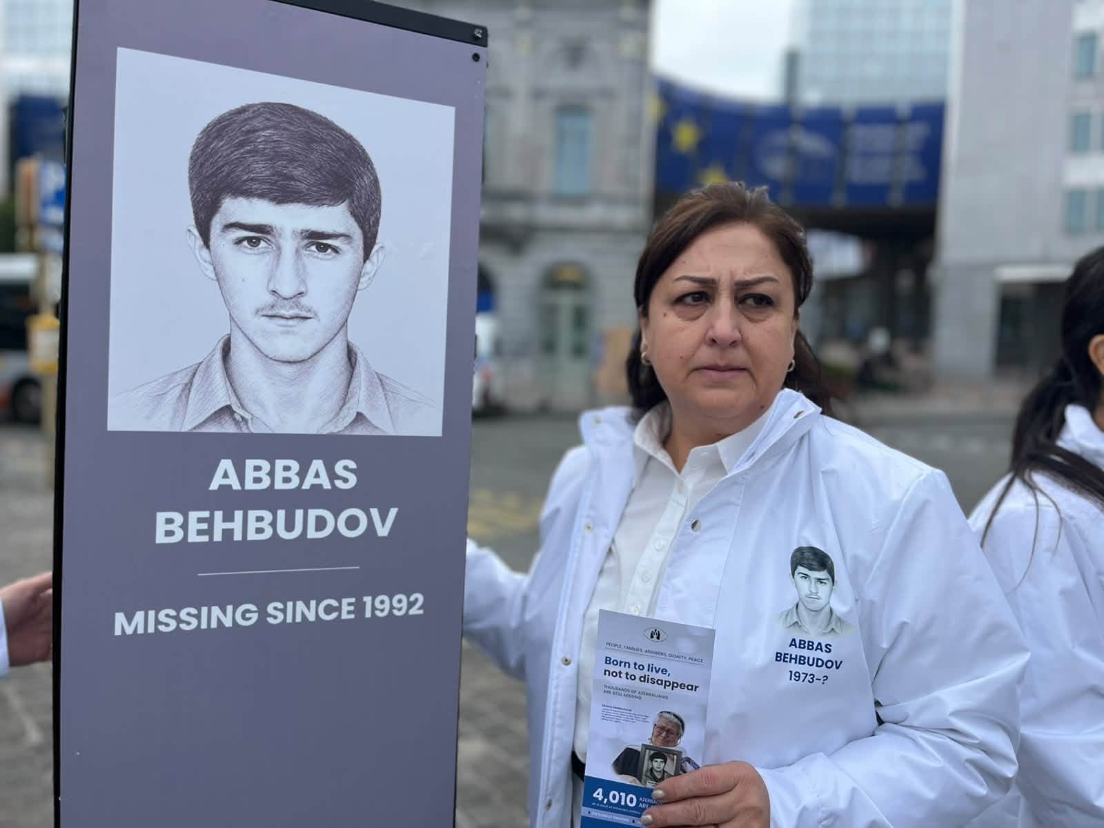 Семьи пропавших без вести азербайджанцев провели акцию протеста перед Европарламентом (ФОТО)