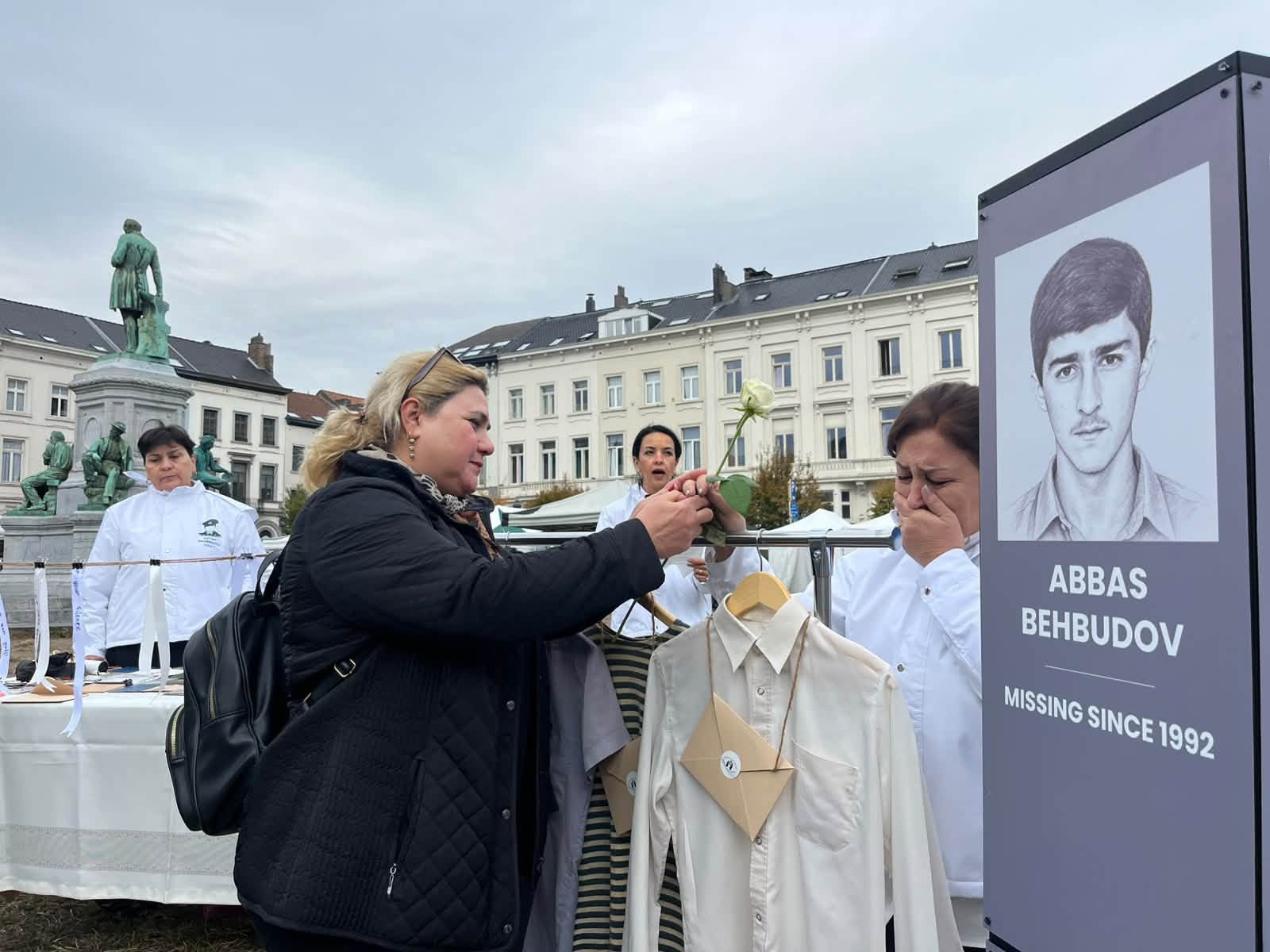 Семьи пропавших без вести азербайджанцев провели акцию протеста перед Европарламентом (ФОТО)
