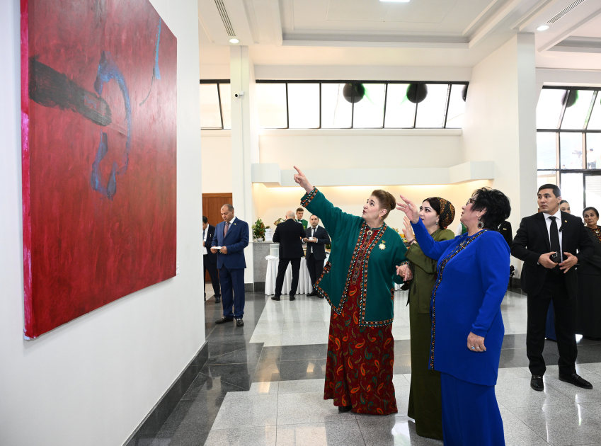 Вице-президент Фонда Гейдара Алиева Лейла Алиева приняла участие в открытии международной выставки искусств MAMA «Мать-природа» в Ашхабаде (ФОТО)