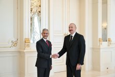 Президент Ильхам Алиев принял министра иностранных дел Индии (ФОТО/ВИДЕО)