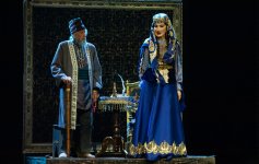 Жизнь в слове, бессмертие на сцене: спектаклем "Хуршидбану Натаван" почтена память Ильяса Эфендиева (ФОТО)