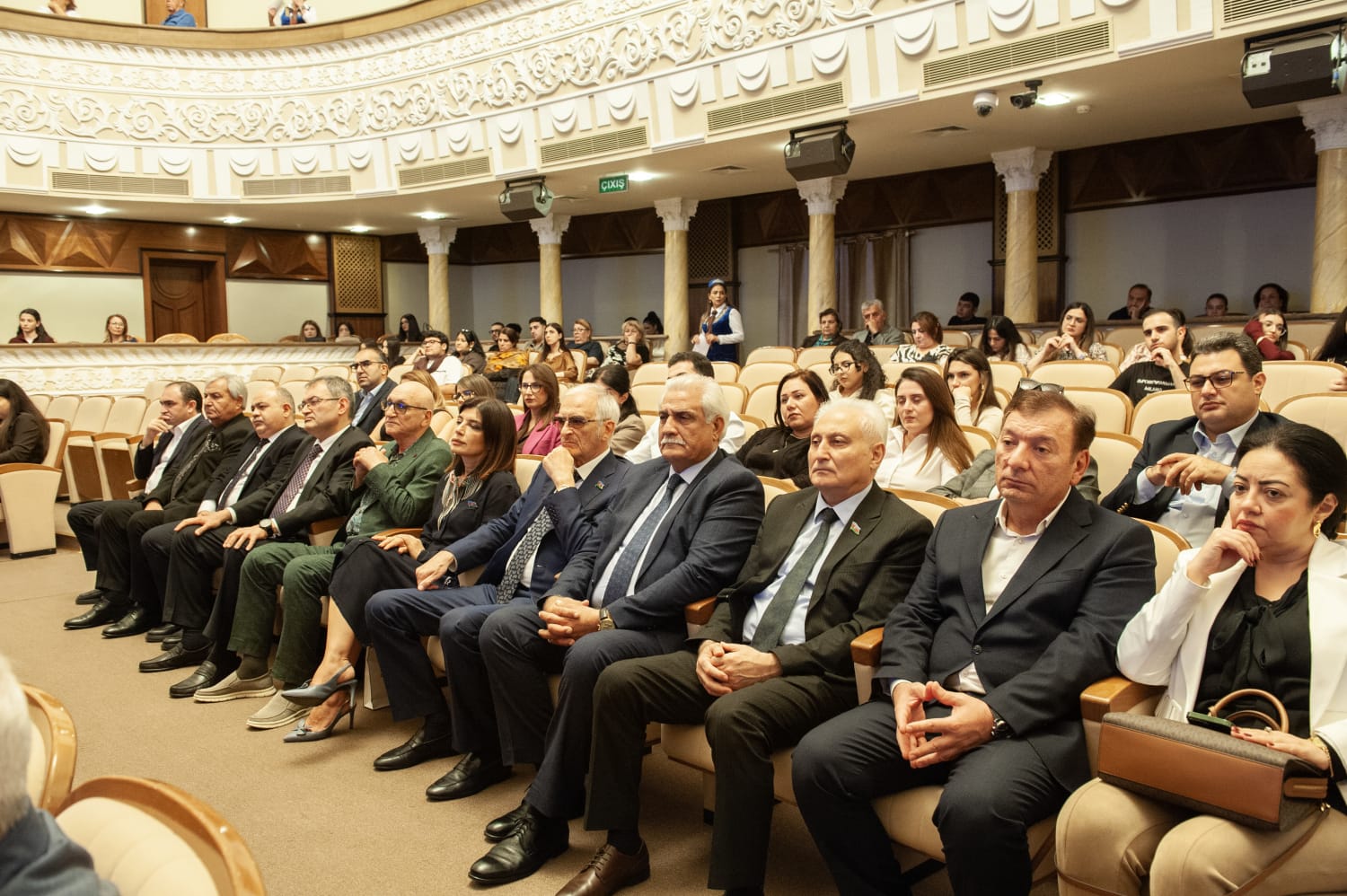 Жизнь в слове, бессмертие на сцене: спектаклем "Хуршидбану Натаван" почтена память Ильяса Эфендиева (ФОТО)