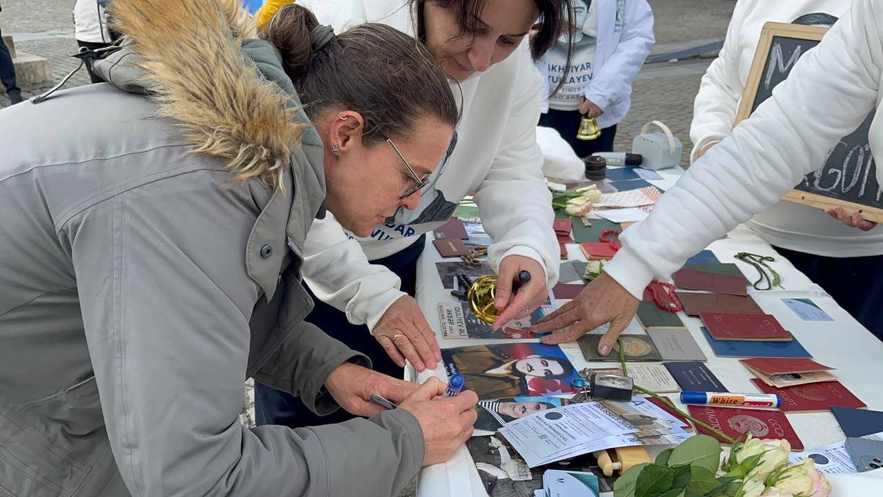 В Брюсселе состоялась очередная мирная акция семей пропавших без вести азербайджанцев (ФОТО)
