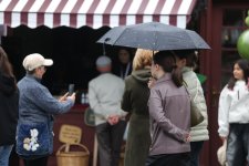 В Баку продолжается фестиваль оливок, несмотря на дождливую погоду (ФОТО)