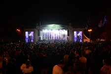 Фестиваль оливок продолжился выступлениями известных артистов (ФОТО)