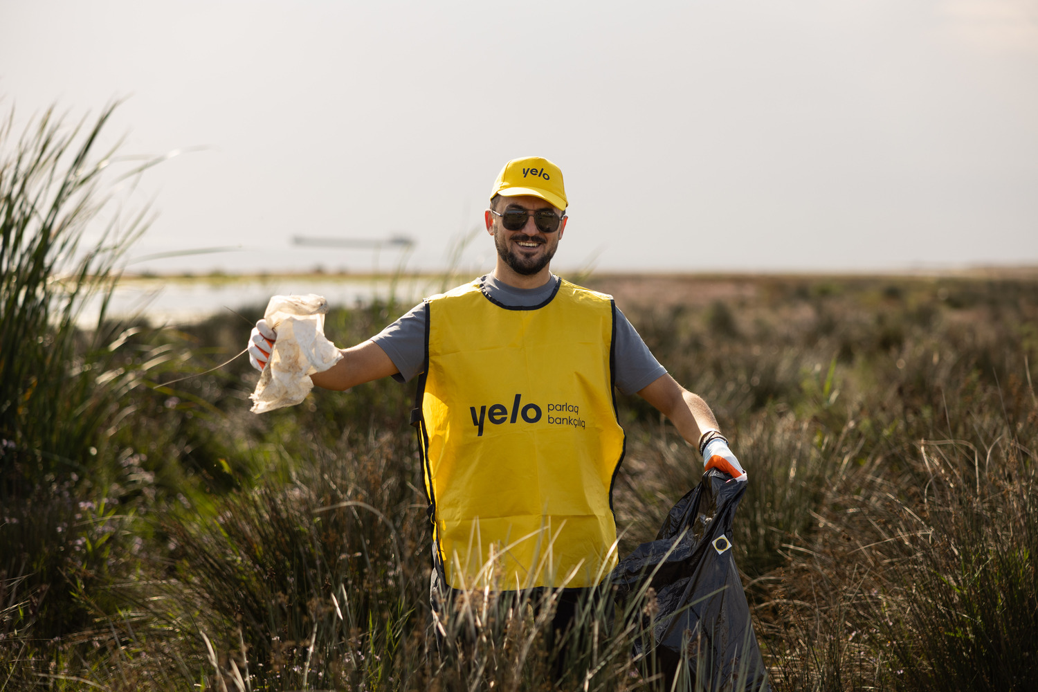 Yelo Bank провёл экологическую акцию по очистке побережья в Говсане (FOTO)