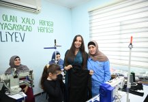 Лейла Алиева и Алена Алиева ознакомились с деятельностью социального швейного предприятия в Шамахы (ФОТО)