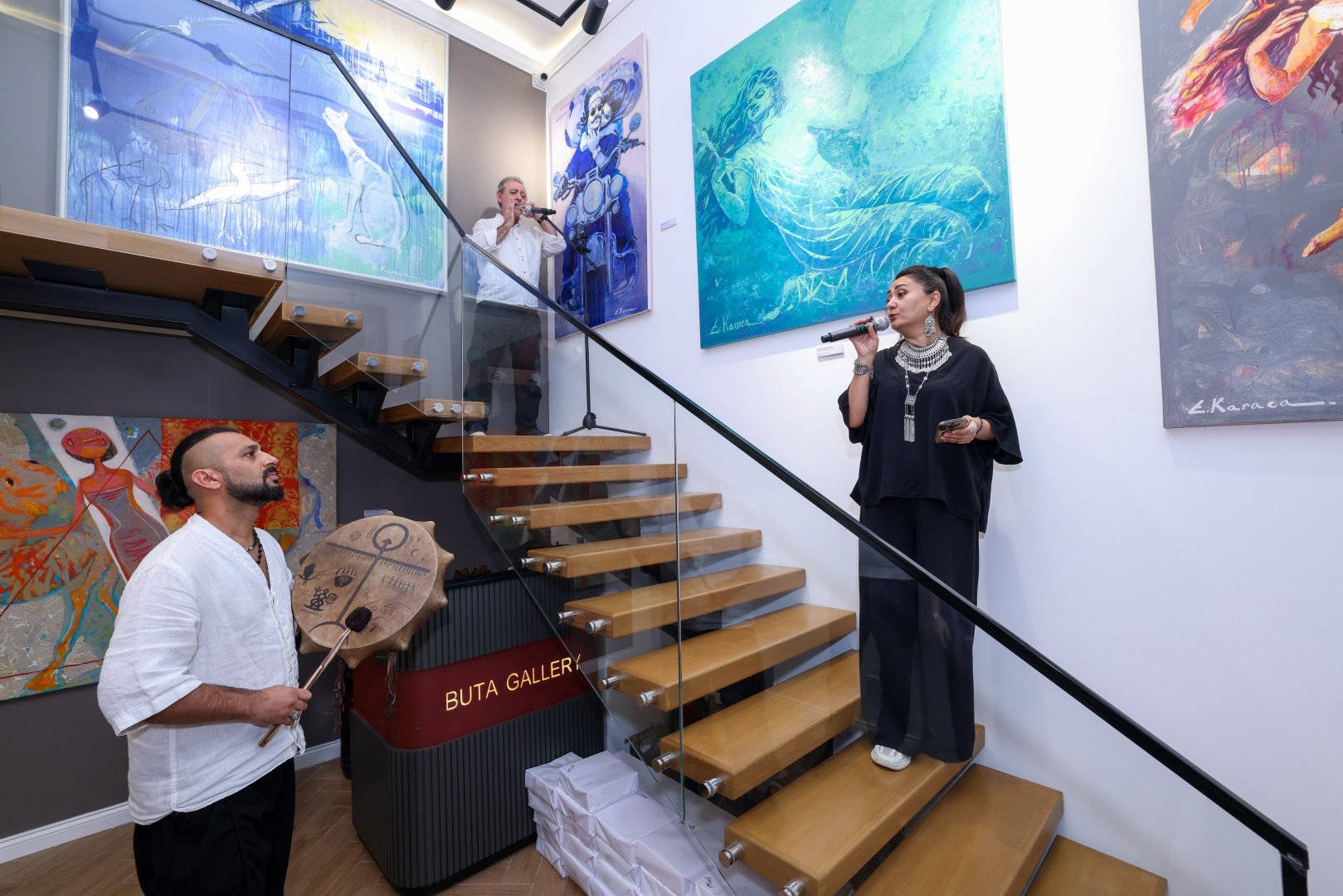 В Buta Gallery открылась выставка "Два взгляда. Один мир", став встречей самобытных творческих миров (ФОТО)