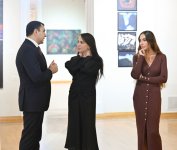 Президент Ильхам Алиев, Первая леди Мехрибан Алиева и члены семьи ознакомились с ретроспективной выставкой под названием "Mənim Abşeronum: Üstə gəl" (ФОТО)