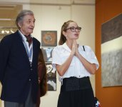 Президент Ильхам Алиев, Первая леди Мехрибан Алиева и члены семьи ознакомились с ретроспективной выставкой под названием "Mənim Abşeronum: Üstə gəl" (ФОТО)