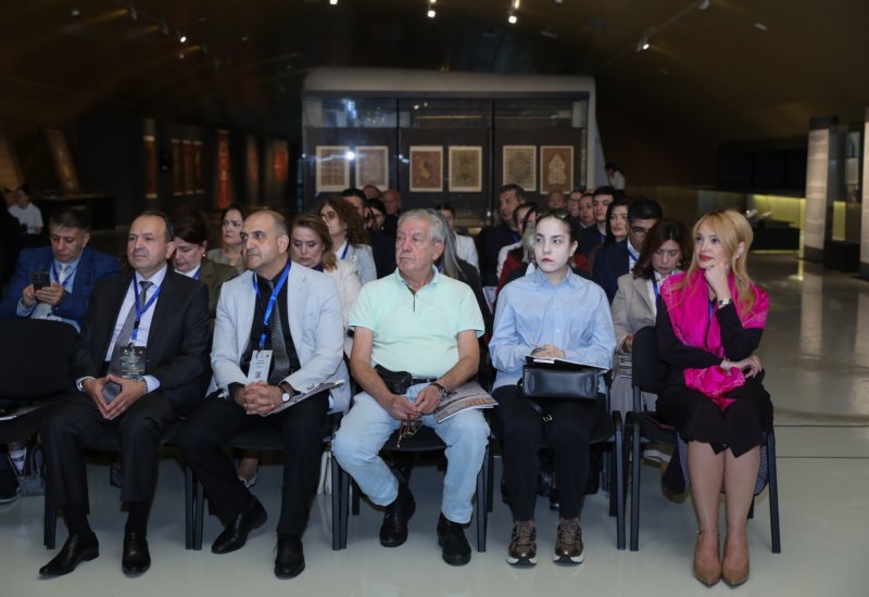 В Баку проходит II Международная конференция по азербайджанскому оружиеведению (ФОТО)